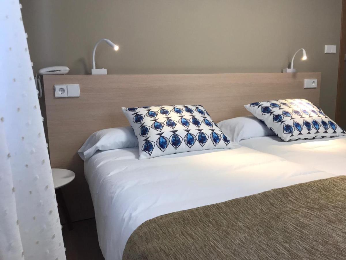 Hotel Baltico 2 Estrellas Luarca Luaran gambar